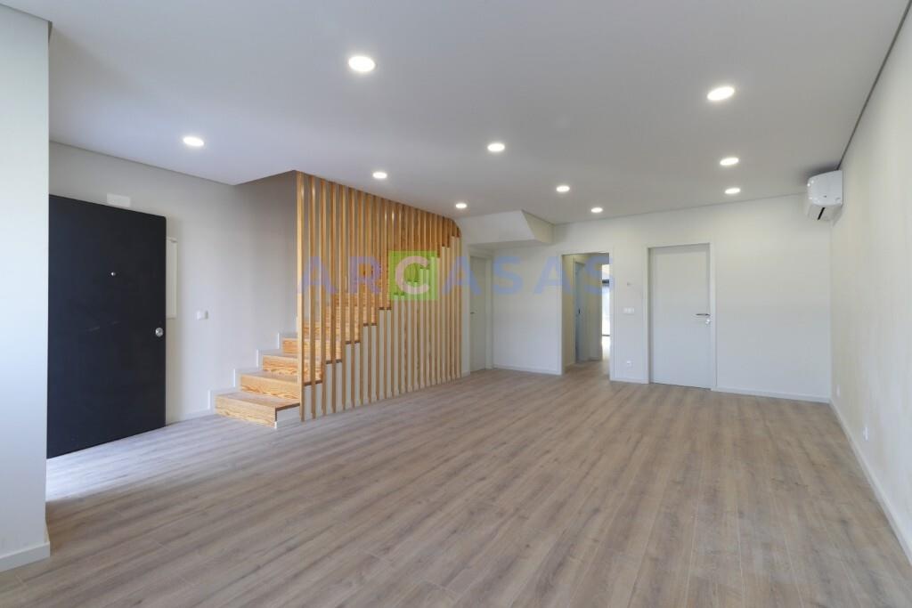 Andar Moradia Alfena com garagem fechada - Sala 3