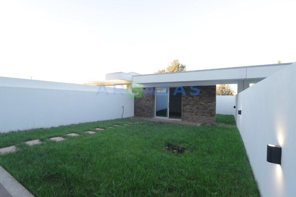 Moradia_V3_jardim_varandas_Trofa-jardim_terraço_lavandaria_sala_exterior