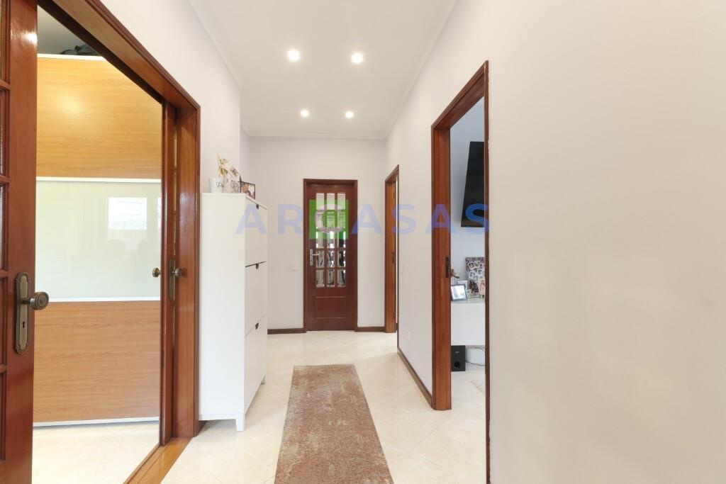 Apartamento_T3_Vilar_de_Andorinho_Vila_Nova_Gaia_garagem_varandas - hall entrada