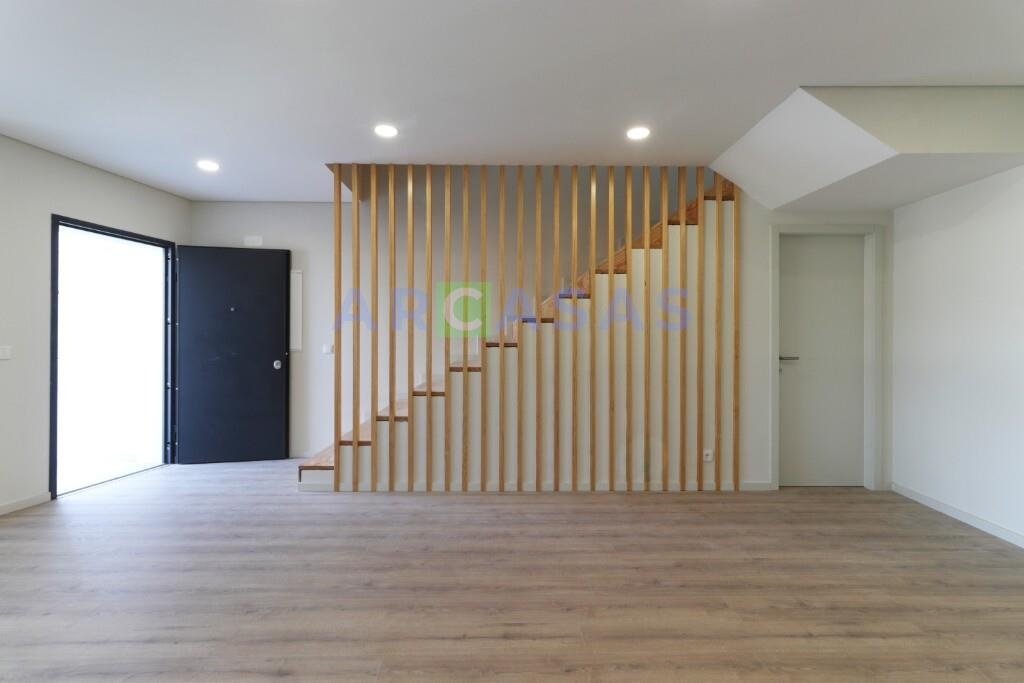 Andar Moradia Alfena com garagem fechada - Sala 2