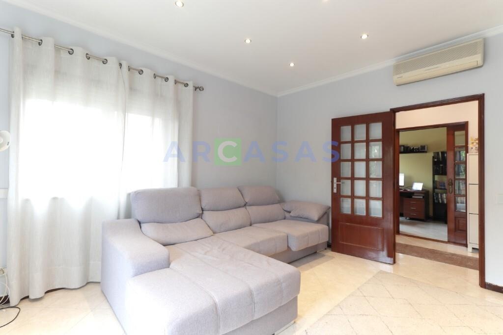 Apartamento_T3_Vilar_de_Andorinho_Vila_Nova_Gaia_garagem_varandas - sala 4