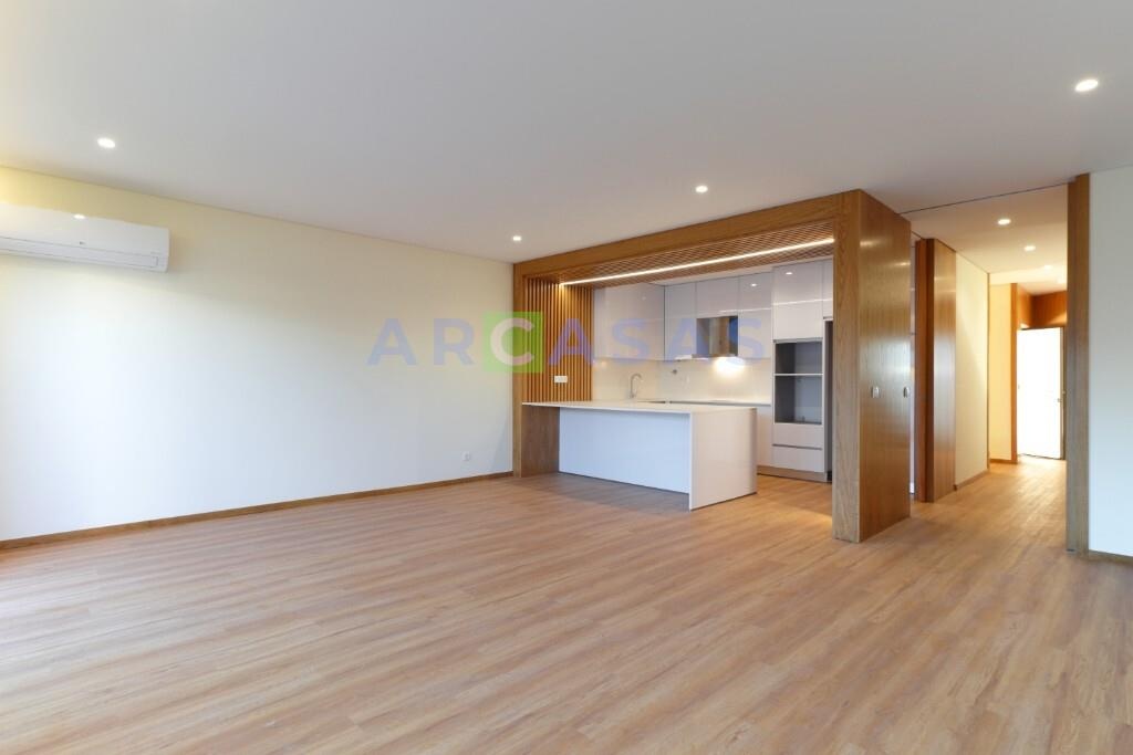 Moradia_V3_jardim_varandas_Trofa- sala e cozinha