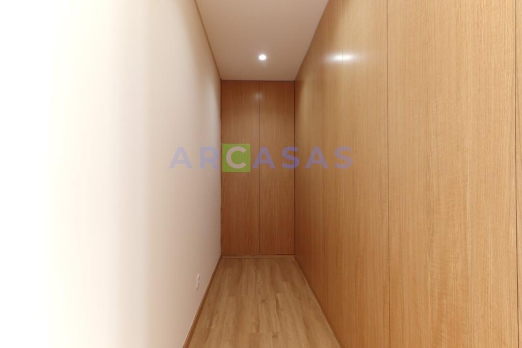 Moradia_V3_jardim_varandas_Trofa-suite closet