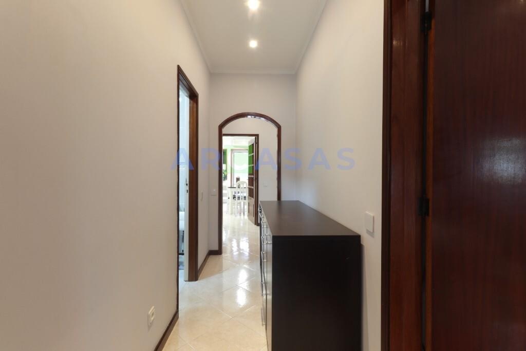 Apartamento_T3_Vilar_de_Andorinho_Vila_Nova_Gaia_garagem_varandas - corredor quartos 1