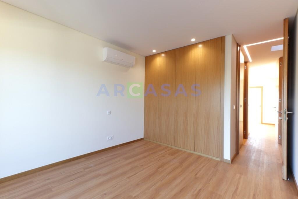 Moradia_V3_jardim_varandas_Trofa-quarto 2a