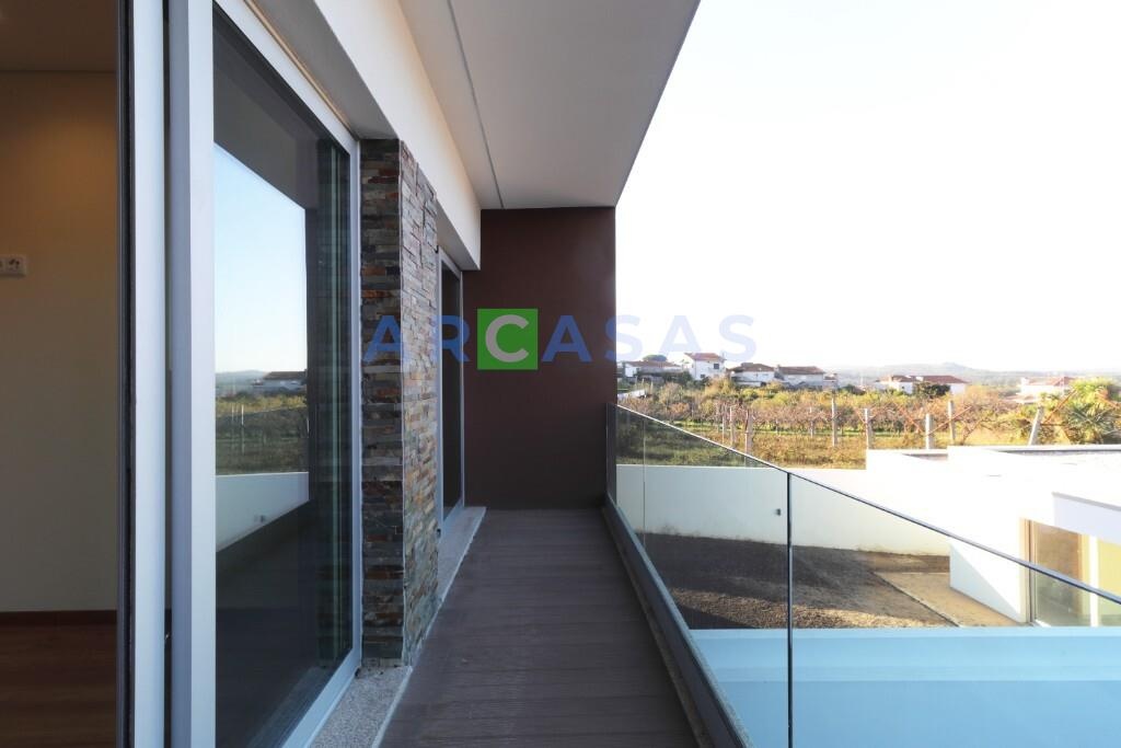 Moradia_V3_jardim_varandas_Trofa-quartos varanda