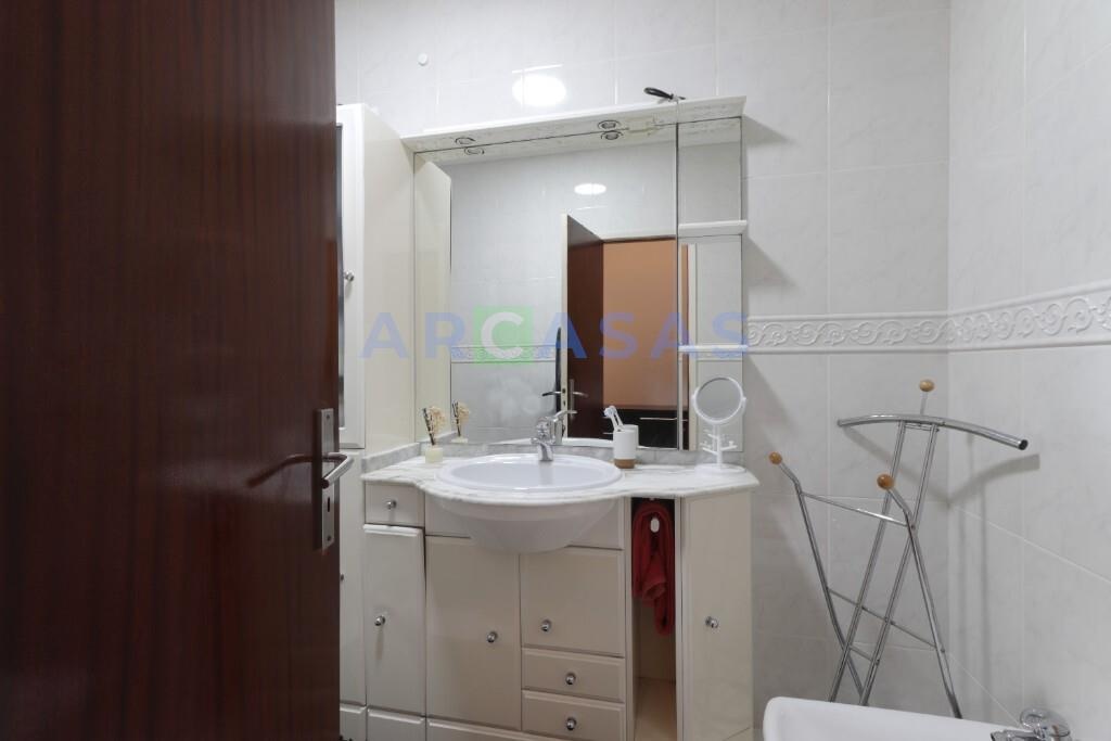Apartamento_T3_Vilar_de_Andorinho_Vila_Nova_Gaia_garagem_varandas - WC completo