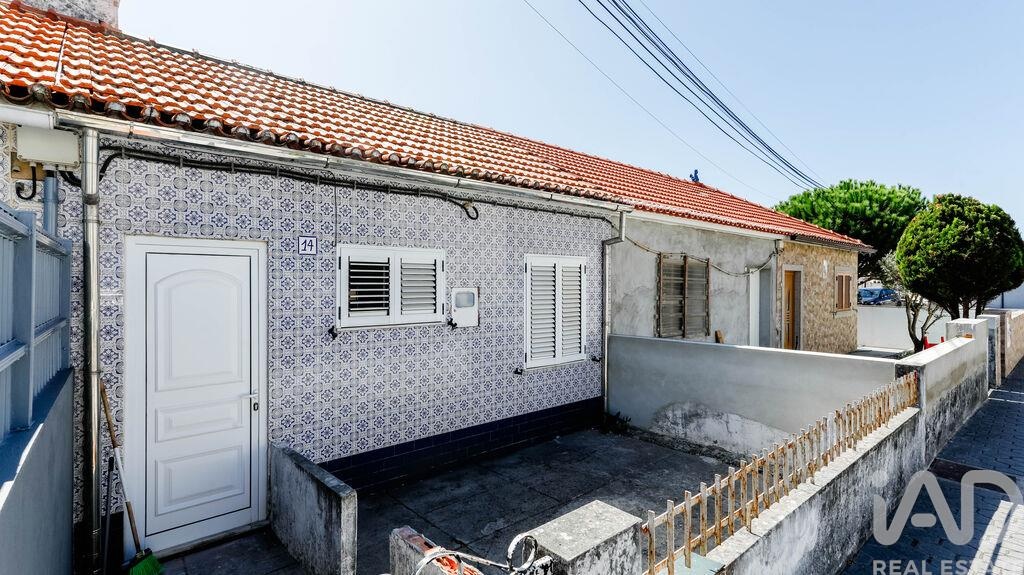 House in Sao Vicente de Pereira Jusa - view 1