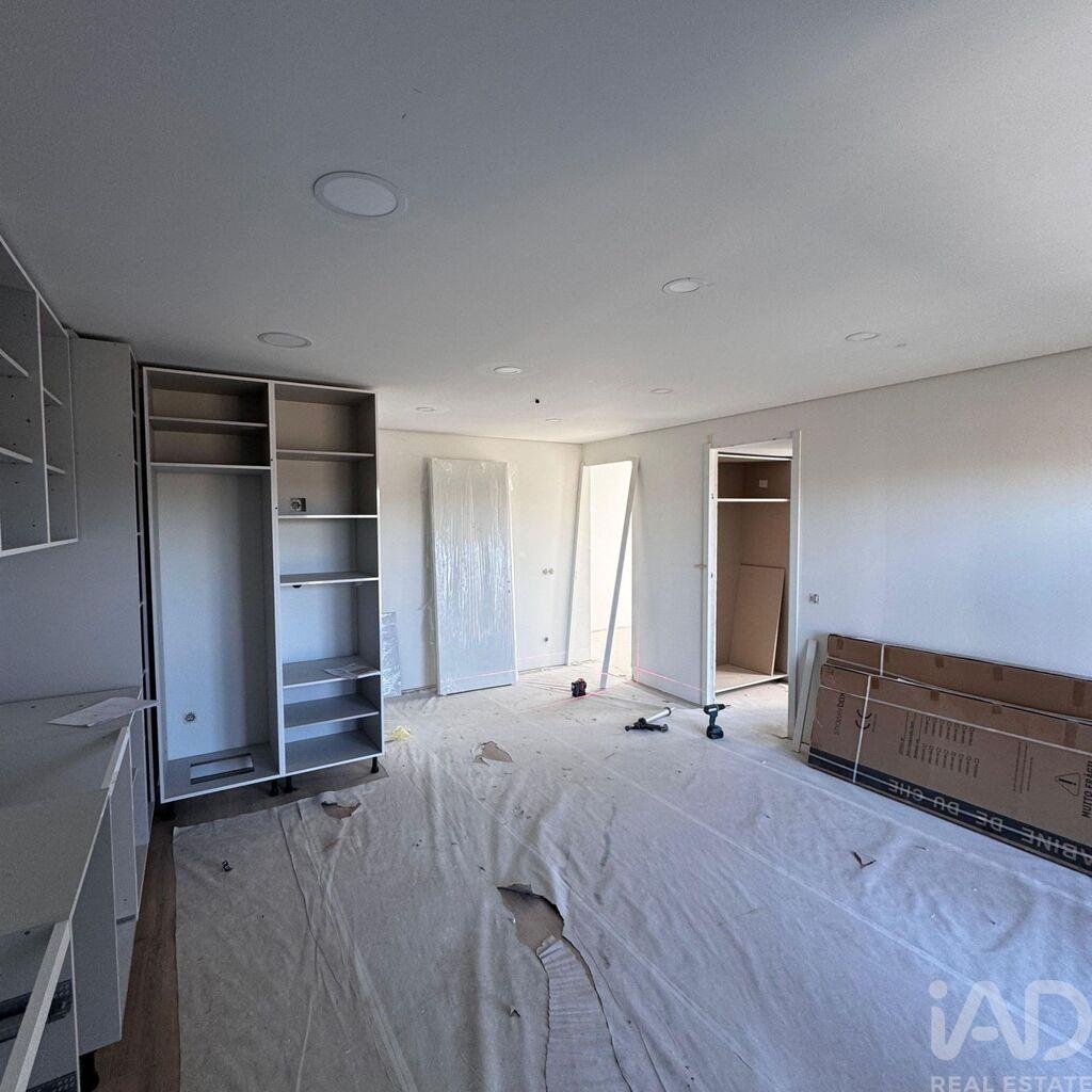 Apartment in Senhora da Hora - Image 2