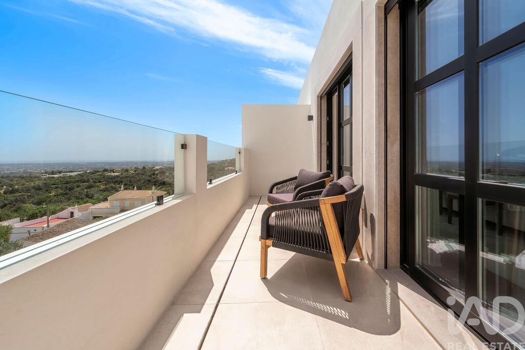 House in Santa Barbara de Nexe - Image 2