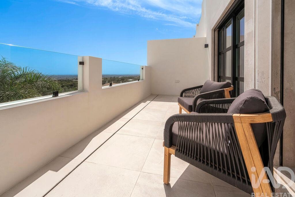 House in Santa Barbara de Nexe - Image 3