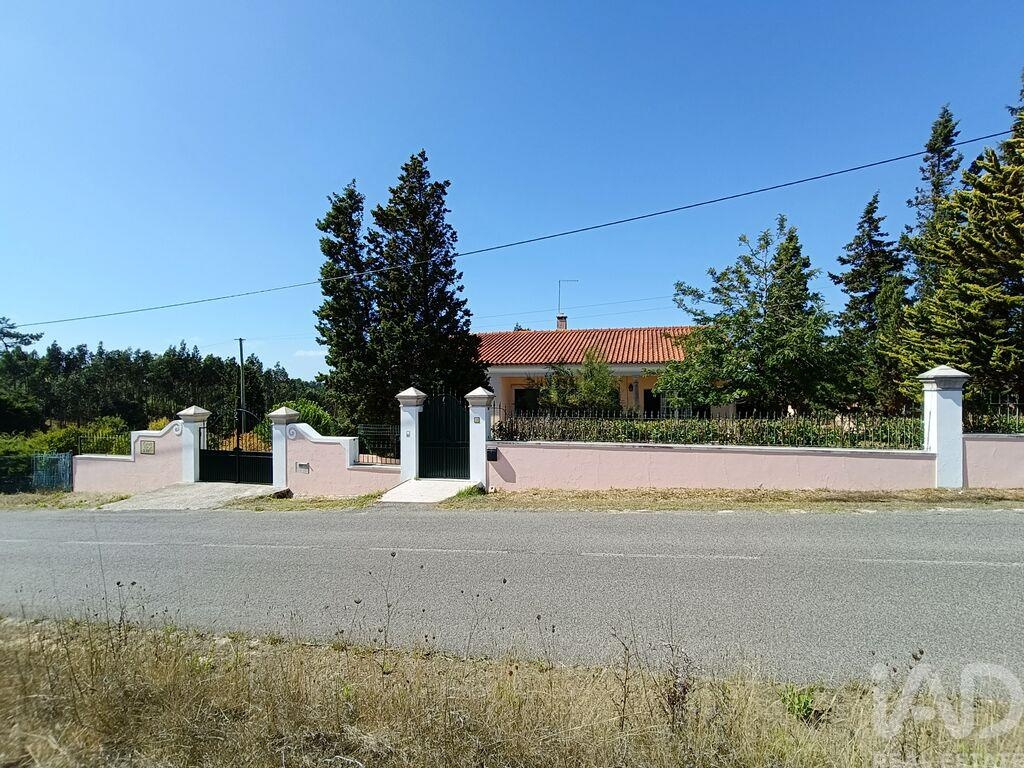 House in Alvorninha - Image 2