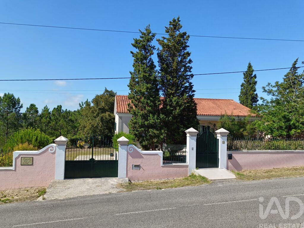 House in Alvorninha - Image 3