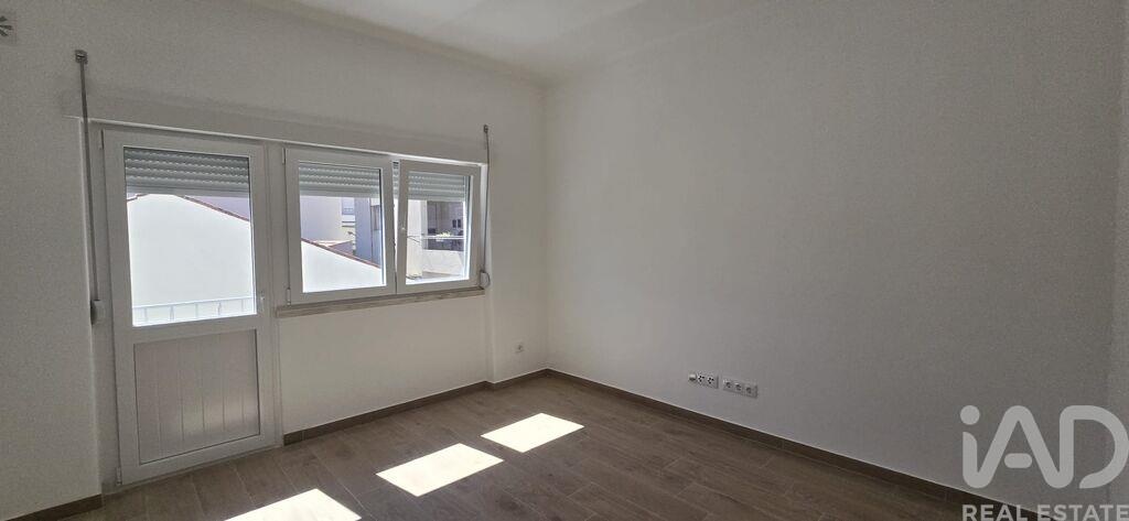 Apartment in Bombarral - Image 2