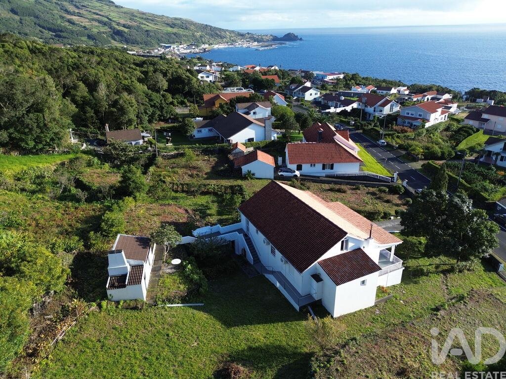 House in Lajes - view 1