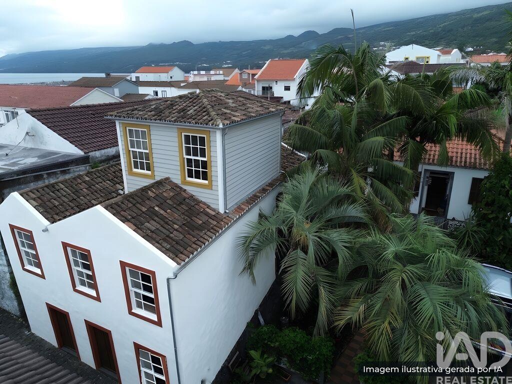 House in Lajes - view 1