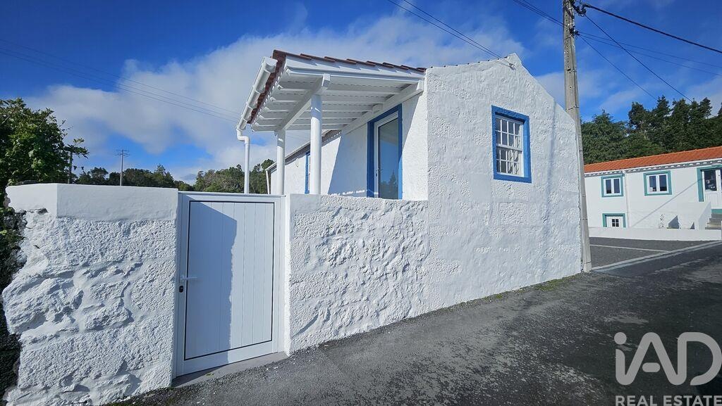 House in Lajes - view 1