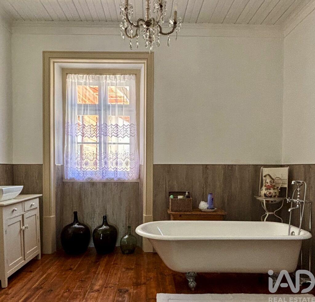 House in Vila Nova do Ceira - Image 3