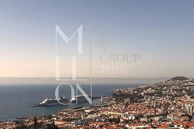 Apartamento novo em Santa Maria Maior,|com vista mar|para a baía do Funchal.