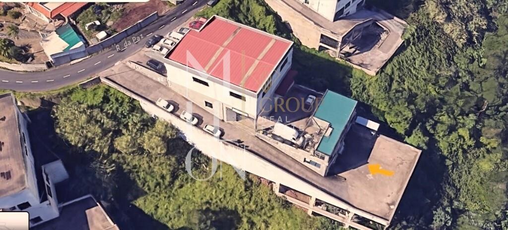 ARMAZÉM COM 800 m2 para arrendar ou venda| Eiras | Caniço