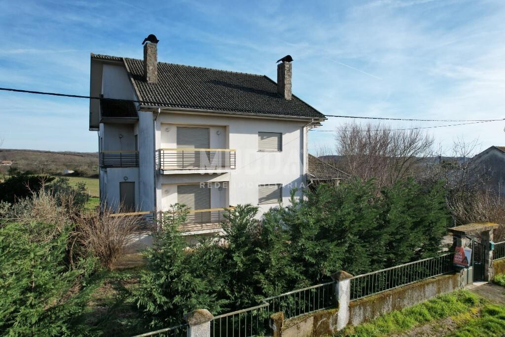 Moradia Isolada com 2.000m² de Terreno, Vale de Nogueira