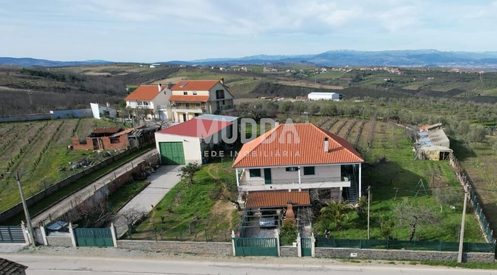Propriedade em Grijó de Parada com vistas deslumbrantes