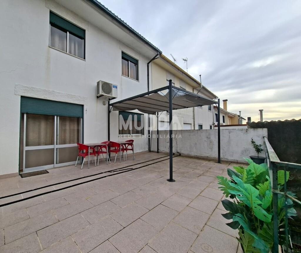 Moradia T3 em zona residencial da Cidade de Bragança