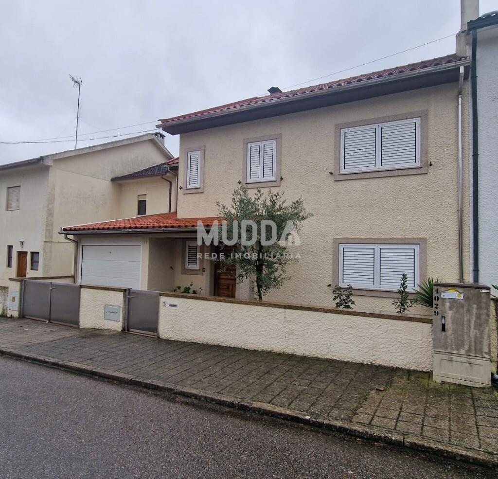 Moradia T6 em bairro familiar - O espaço perfeito para viver com qualidade