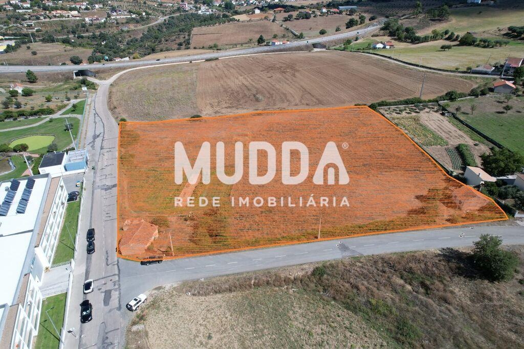 Terreno com vários lotes para construção de Moradias.
