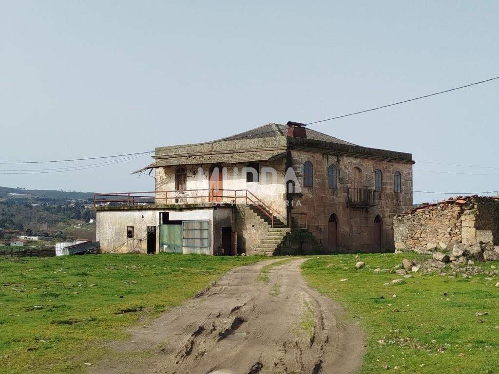 QUINTA COM 66.000m² A 5 MINUTOS DE CHAVES