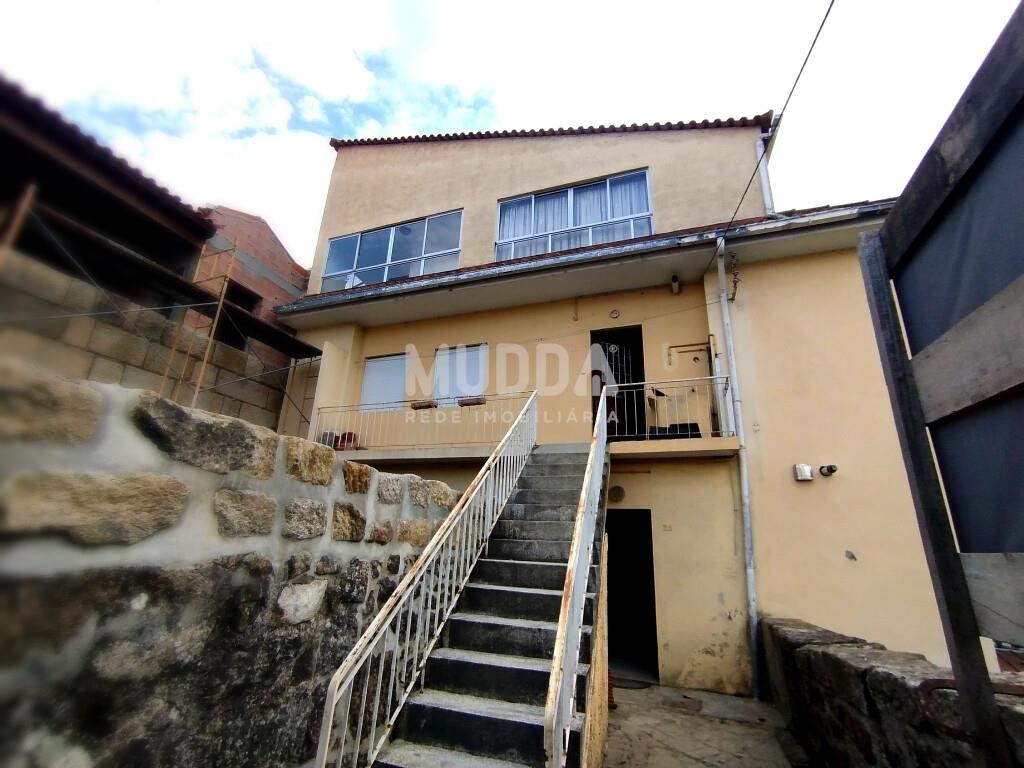 MORADIA T5+1 COM ENORME POTENCIAL NO CENTRO DA CIDADE DE CHAVES