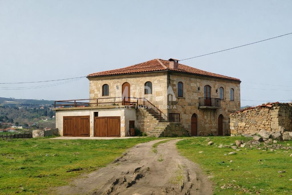 QUINTA COM 66.000m² A 5 MINUTOS DE CHAVES