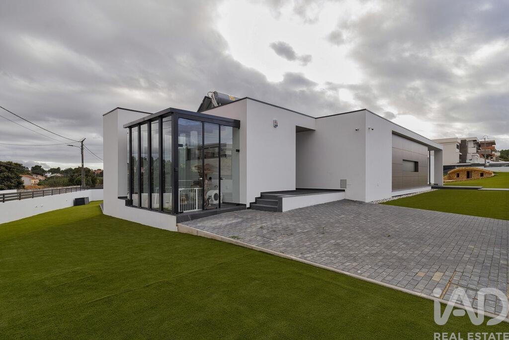 House in Fernao Ferro - Image 2