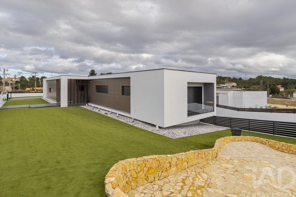 House in Fernao Ferro - Image 3