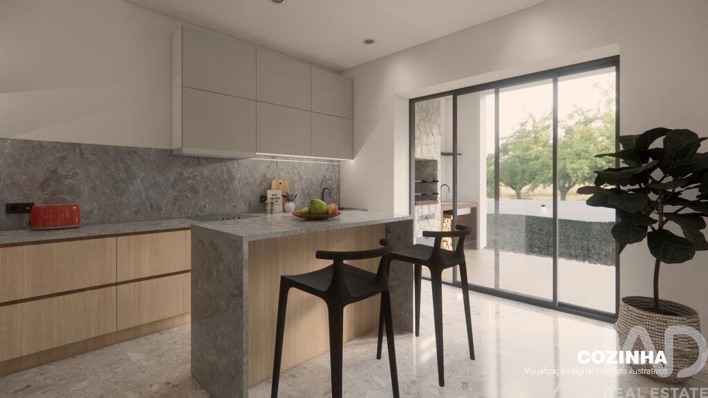 House in Mexilhoeira Grande - Image 5