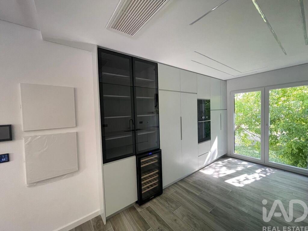 Apartment in Sao Joao da Talha - Image 5