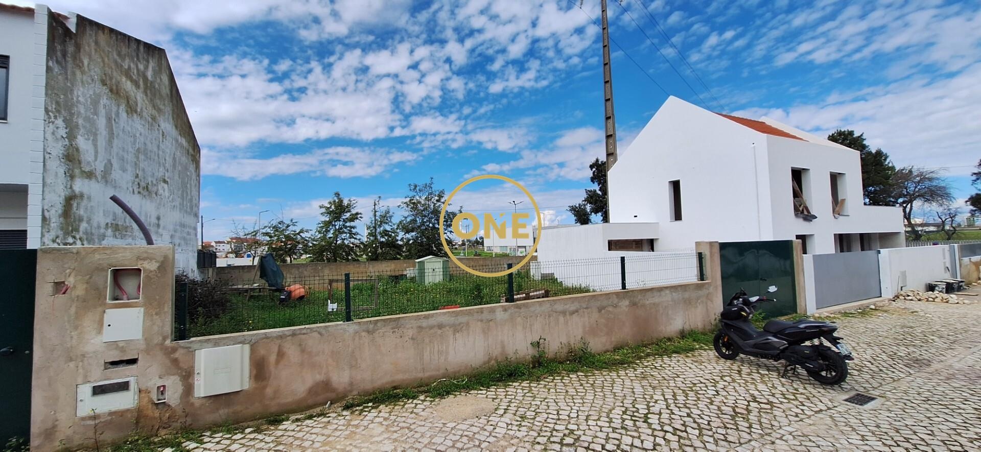 Land for sale in Barreiro, Portugal — €105,000