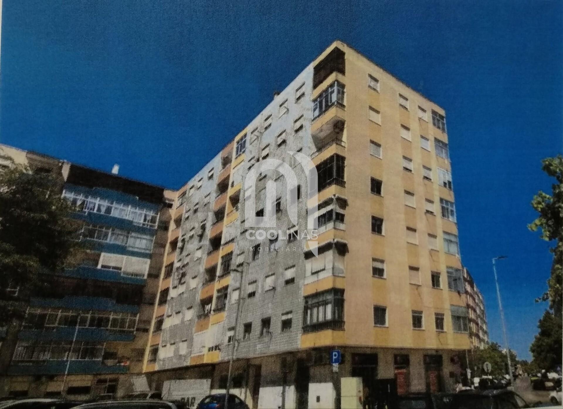 2 bedroom apartment with excellent location, for renovation, strong profitability, ideal investment
