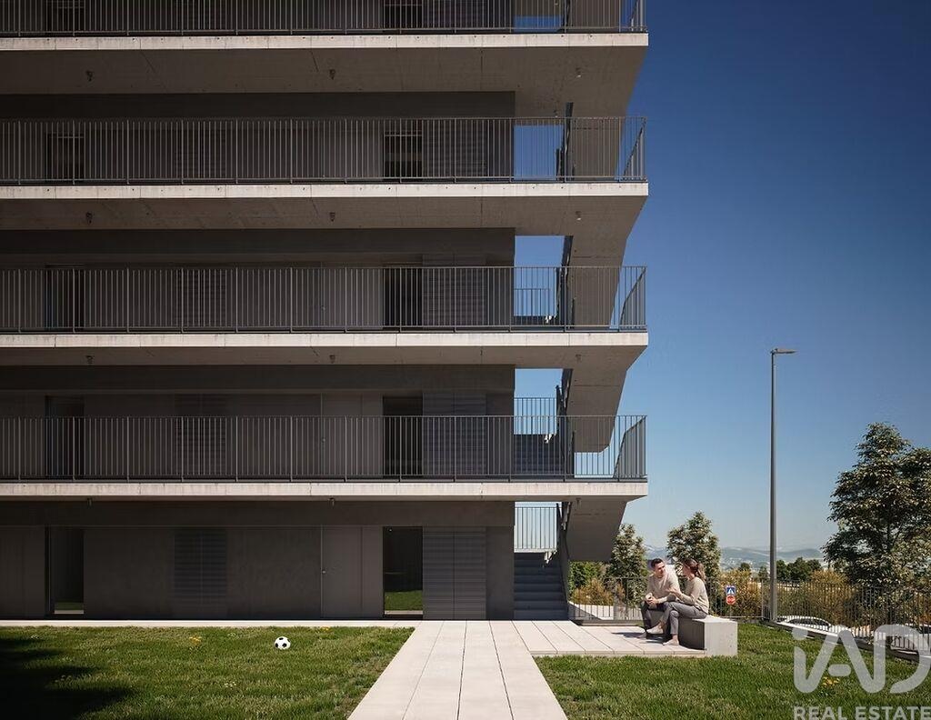 Apartment in Vilar de Andorinho - Image 2