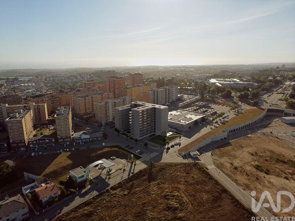 Apartment in Vilar de Andorinho - Image 4