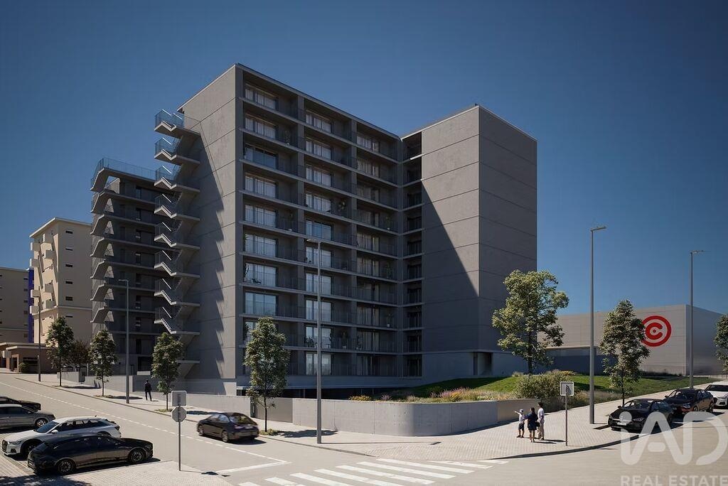 Apartment in Vilar de Andorinho - Image 3