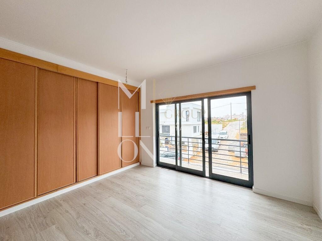MORADIA T5 RENOVADA | GARAGEM 100 m² | PRONTA A HABITAR – FEIJÓ