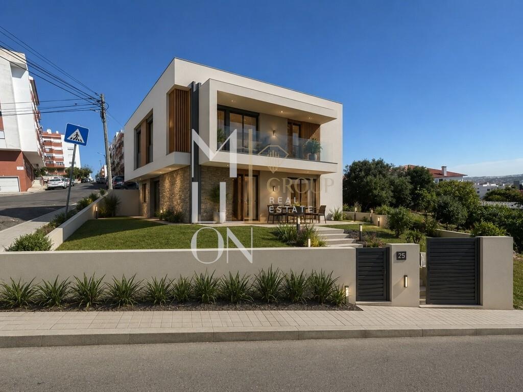 Terreno Urbano 210m² | Construção até 315m² | Amadora
