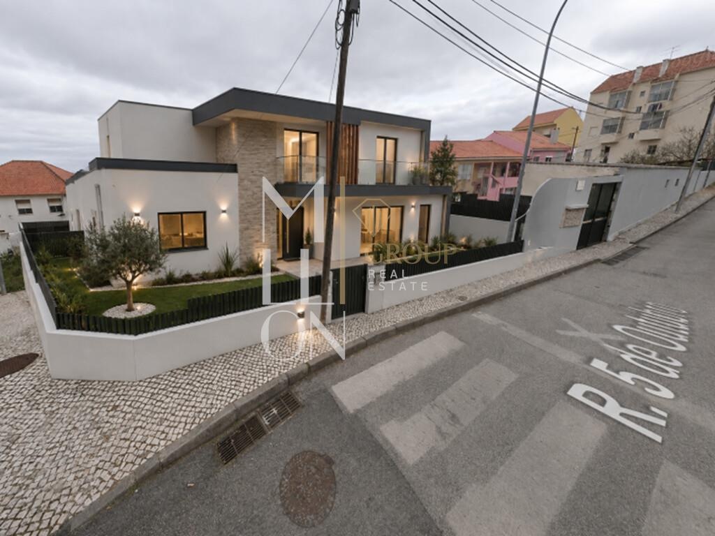 Terreno Urbano 210m² | Construção até 315m² | Amadora