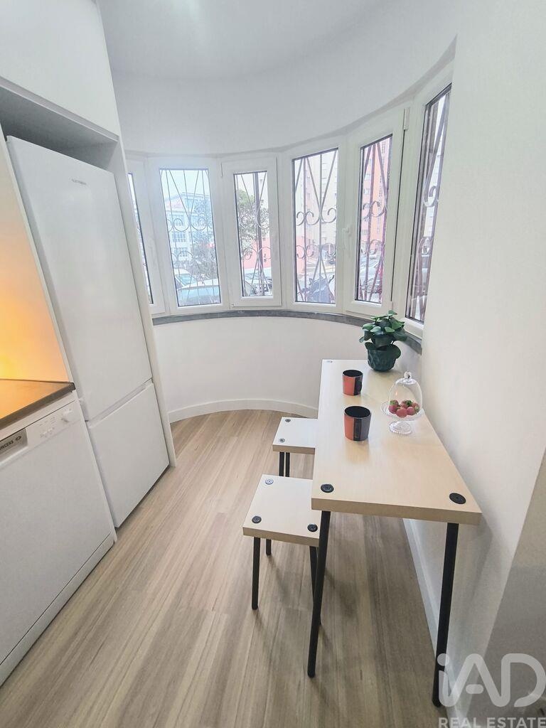 Apartment in Olivais - Image 5