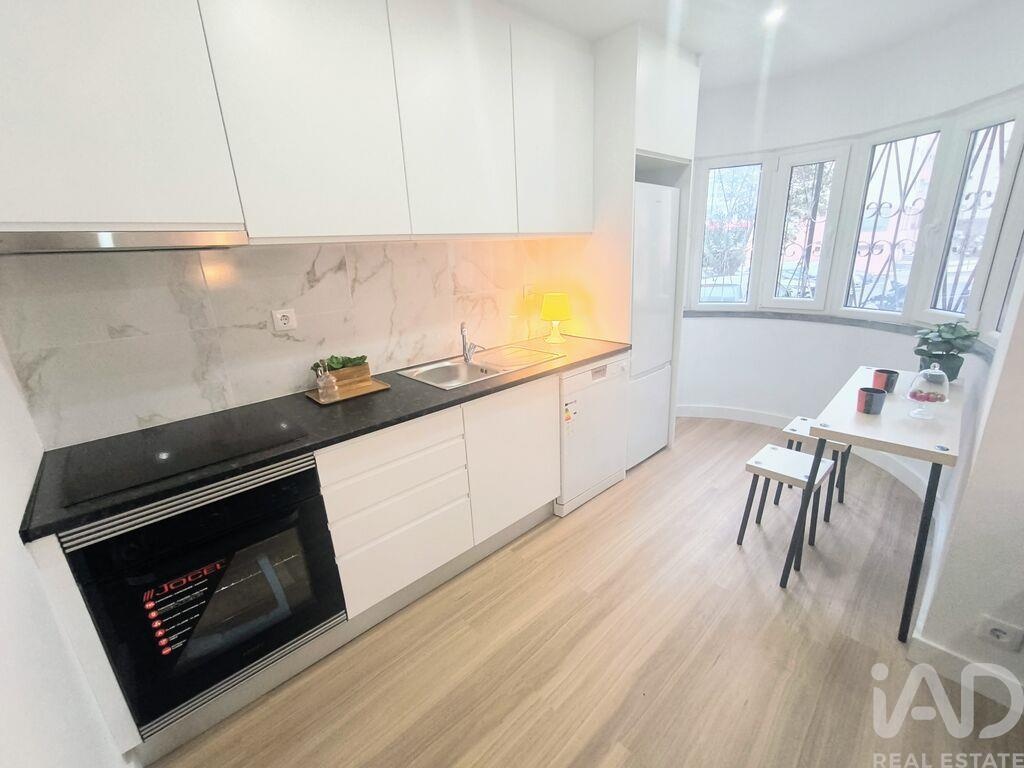 Apartment in Olivais - Image 4