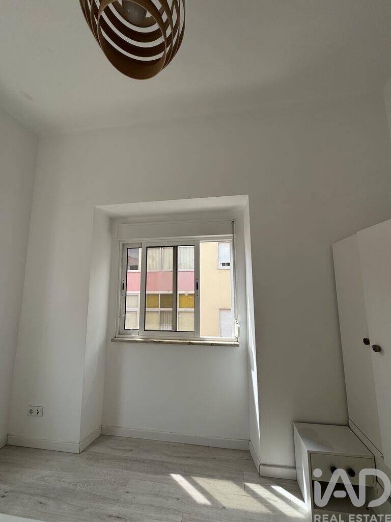 Apartment in Portela - Image 4