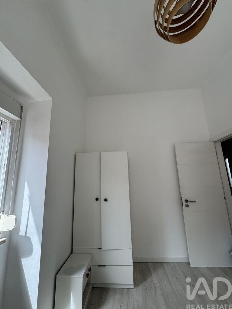 Apartment in Portela - Image 5