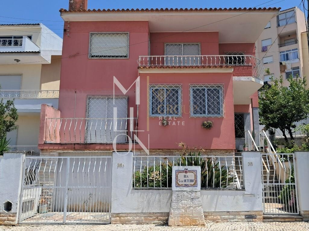 MORADIA T5 NA MADORNA COM GARAGEM