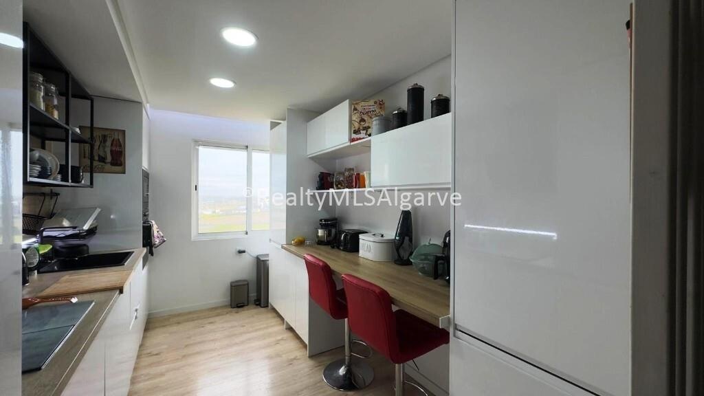 Apartamento T2, Penthouse completamente renovado, como novo em Faro